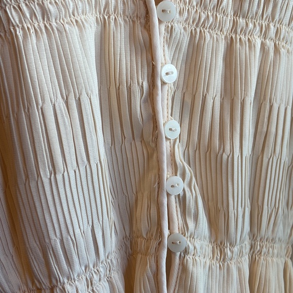 Urban Outfitters UO Aliyah Plisse Cream Pleated Button Down Top Large - Picture 6 of 8